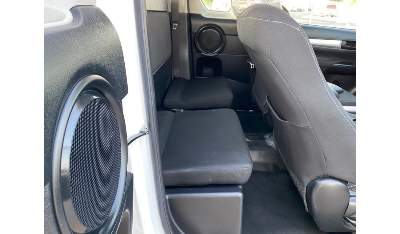 تويوتا هيلوكس diesel smart cabin automatic 2.8L year 2018 white color
