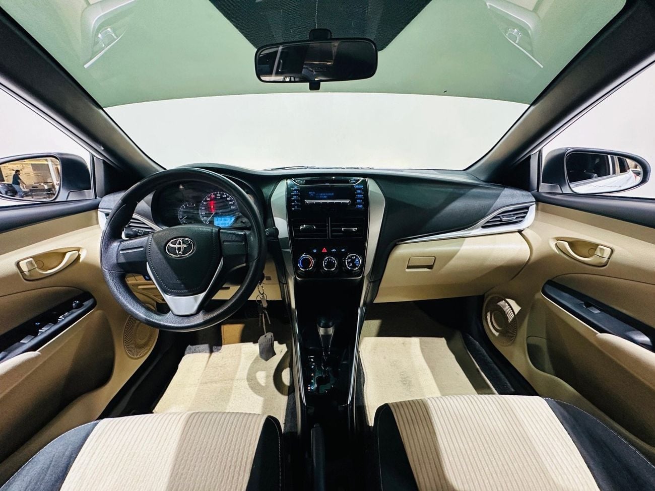 تويوتا يارس Std 1.3L hatchback