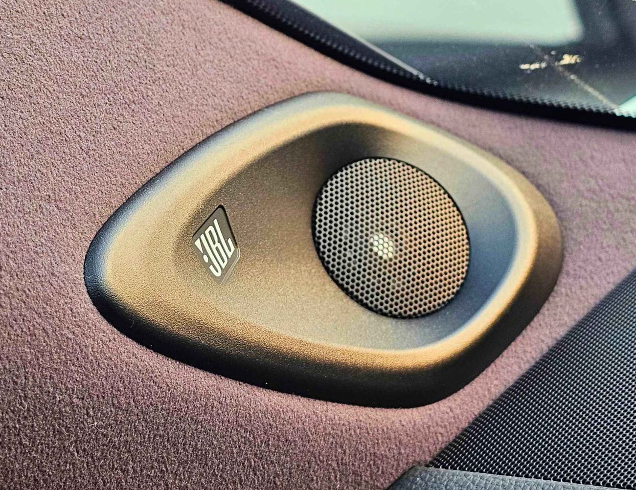 تويوتا لاند كروزر VX HYBRID / 3.5L V6 PETROL / RADAR / BIG DVD / JBL SPKRS / COOL BOX / LETAHER WITH MEMORY SEATS (COD