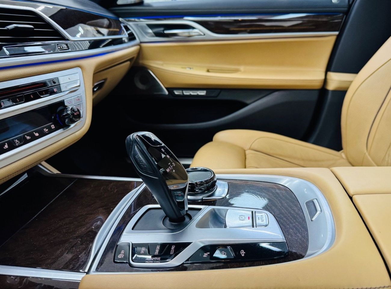 بي أم دبليو 750Li M Sport 4.4L (523 HP)