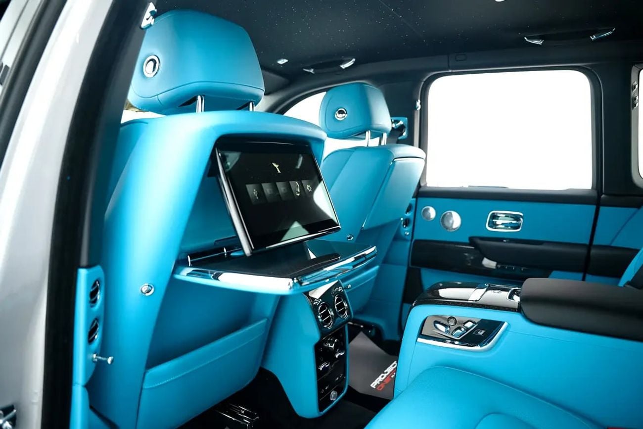 Rolls-Royce Cullinan BLACK BADGE WITH WARRANTY AND SERVICE CONTRACT