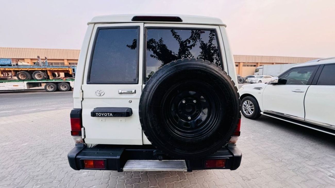 تويوتا لاند كروزر 70 -