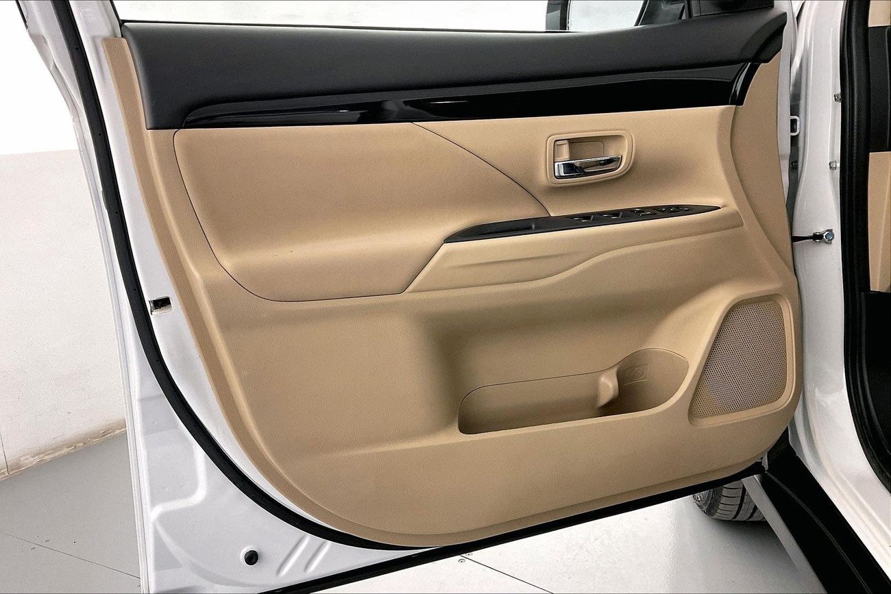 Mitsubishi Outlander GLX Midline| 1 year free warranty | Exclusive Eid offer