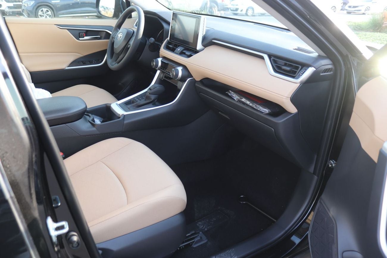 تويوتا راف ٤ XLE 2.0 XLE - 4WD - PUSH START - SUNROOF - ALLOY WHEELS - ELECTRIC TAIL GATE - MODEL 2025