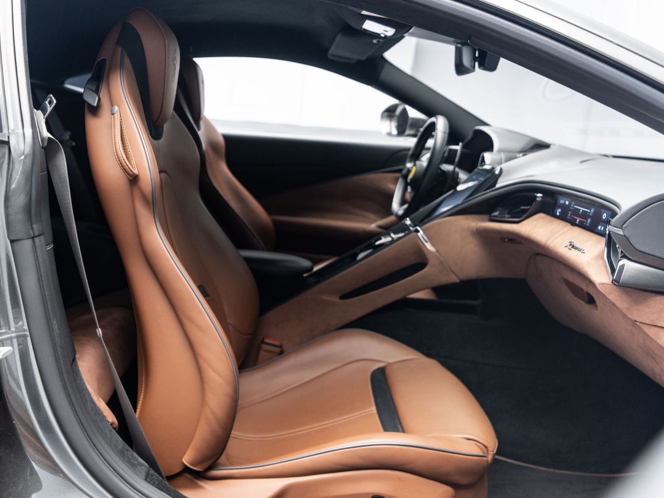 فيراري روما STD BUY NOW, PAY 2027 | THE BLACKLINE STANDARD | Ferrari Warranty + Service Contract, GCC
