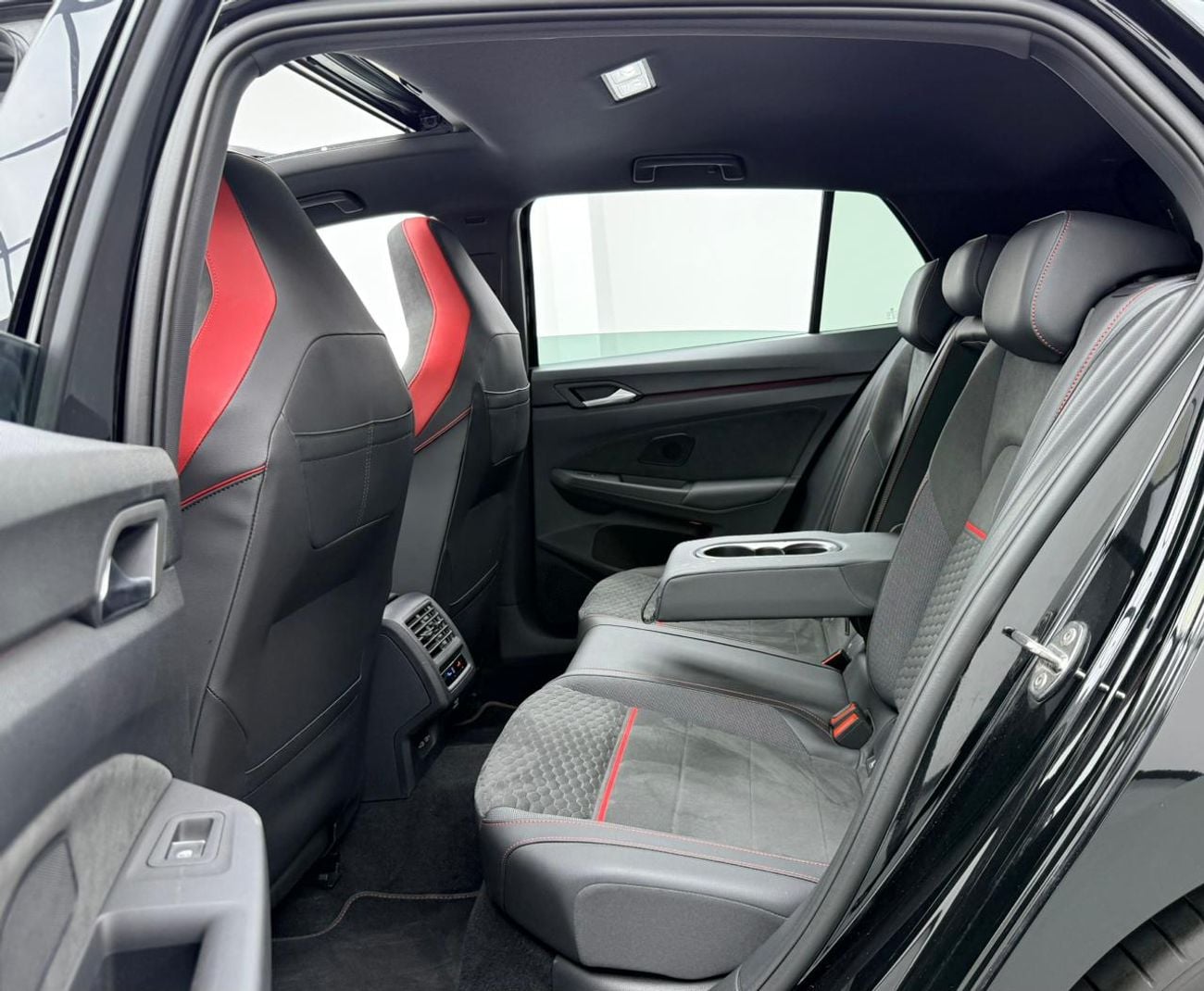 Volkswagen Golf GTI SEL 2.0T 2025 Volkswagen Golf GTI, Warranty, Full Agency Service History, GCC
