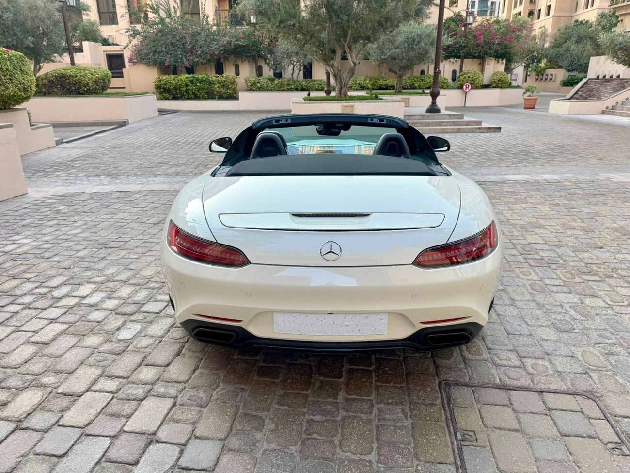مرسيدس بنز AMG GT C Mercedes-Benz AMG GT Convertible