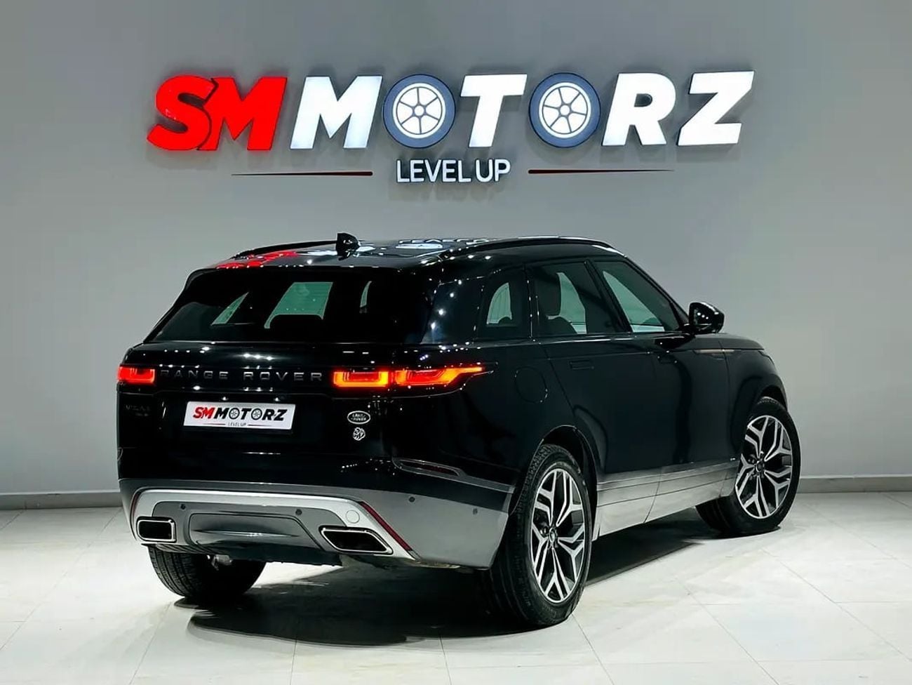 Land Rover Range Rover Velar DLX P250 R-Dynamic HSE 2.0L