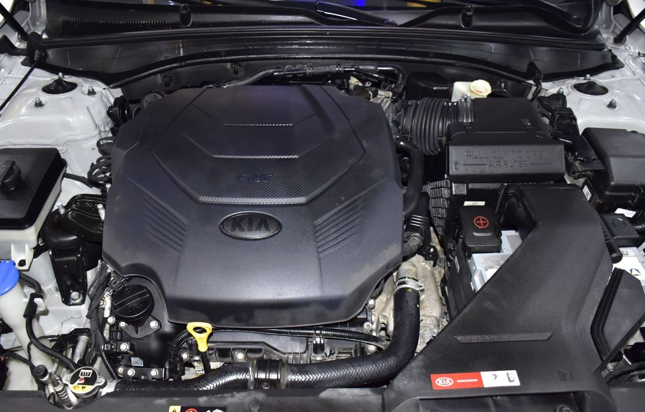 كيا كادنزا EXCELLENT DEAL for our KIA Cadenza V6 ( 2017 Model ) in Silver Color GCC Specs