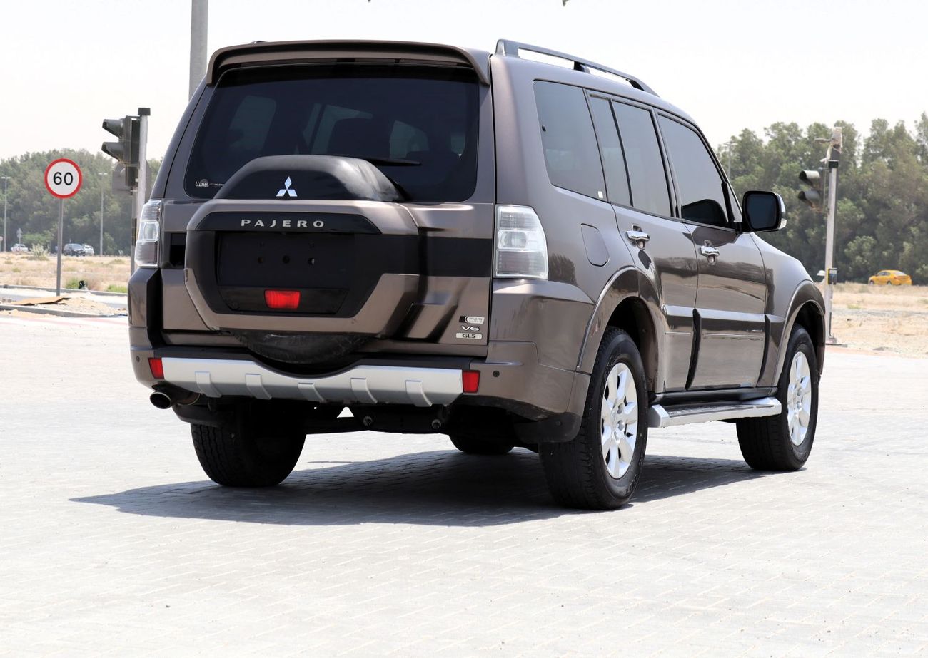 ميتسوبيشي باجيرو GLS Highline 3.5L (186 HP)