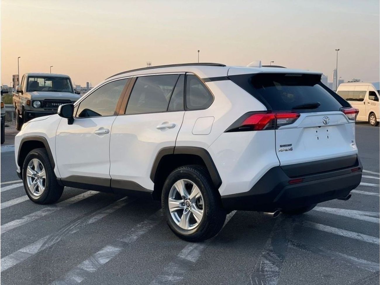 تويوتا راف ٤ 2021 Toyota Rav4 XLE 4x4 AWD MidOption+ 2.5L V4 - Low  8,400 Mileage ---UAE PASS