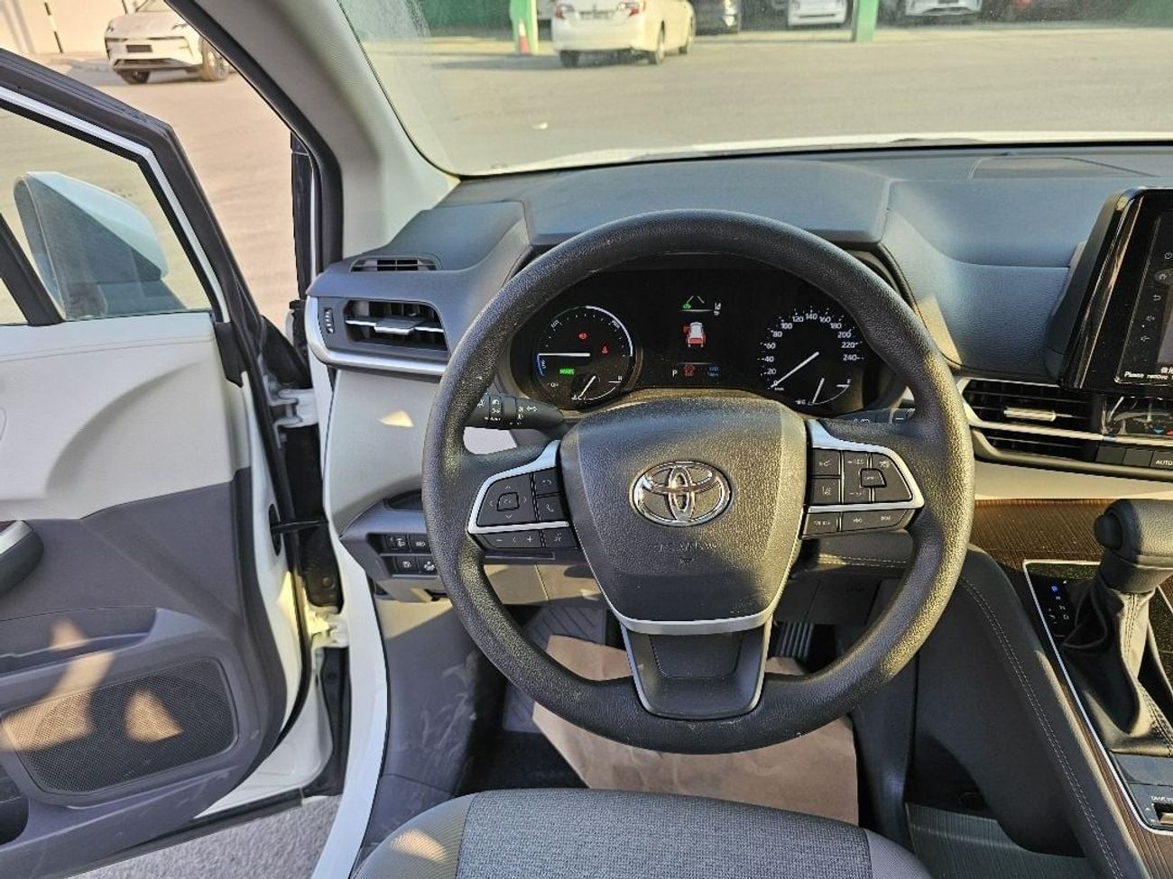 Toyota Sienna 2023 Toyota Sienna 2.5L Comfort Hybrid