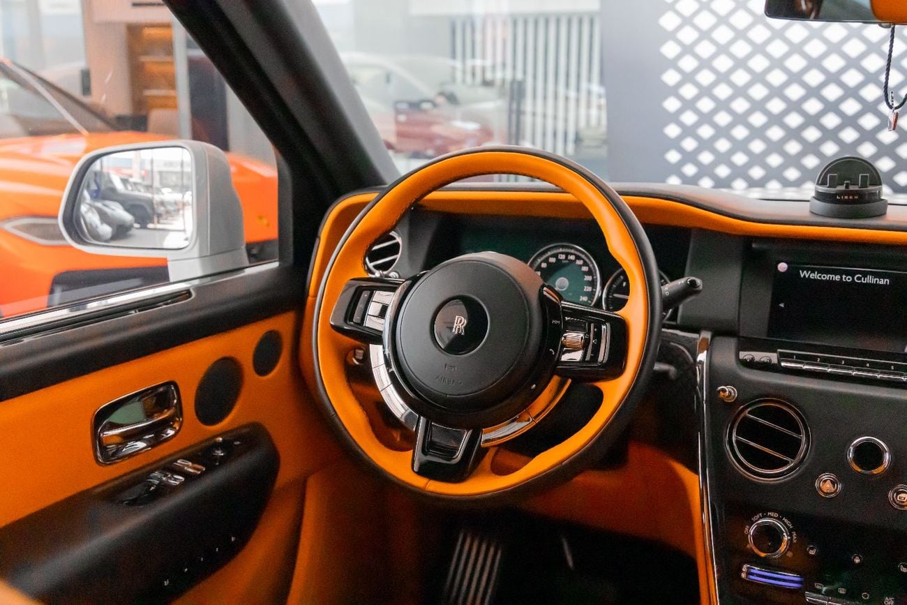 رولز رويس كولينان Rolls-Royce Cullinan | Black Badge Kit | Carbon Fiber Interior | Bespoke Premium Sound System | 2020