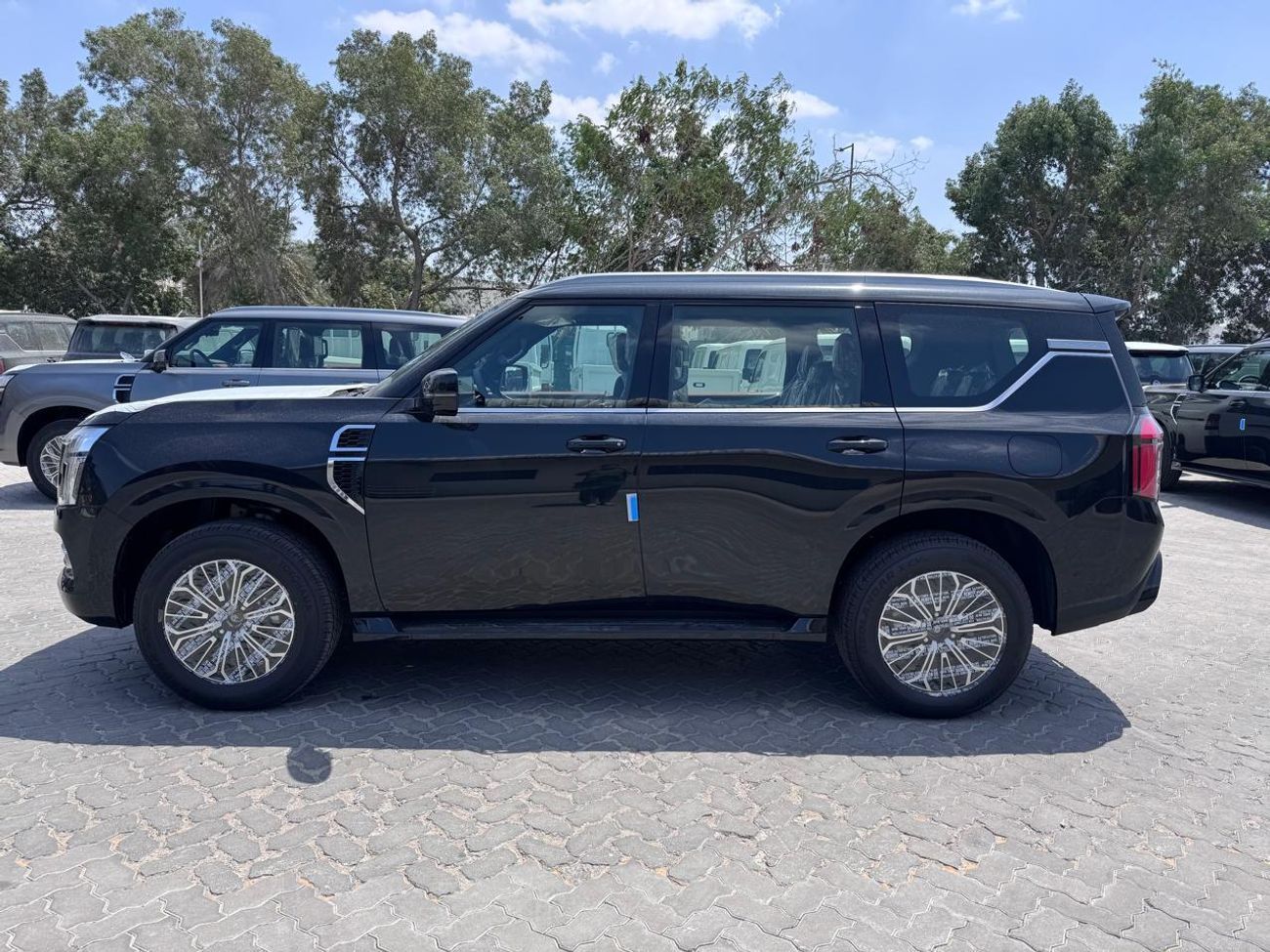 Nissan Patrol SE Platinum City 3.8L BLACK/ BURGUNDY