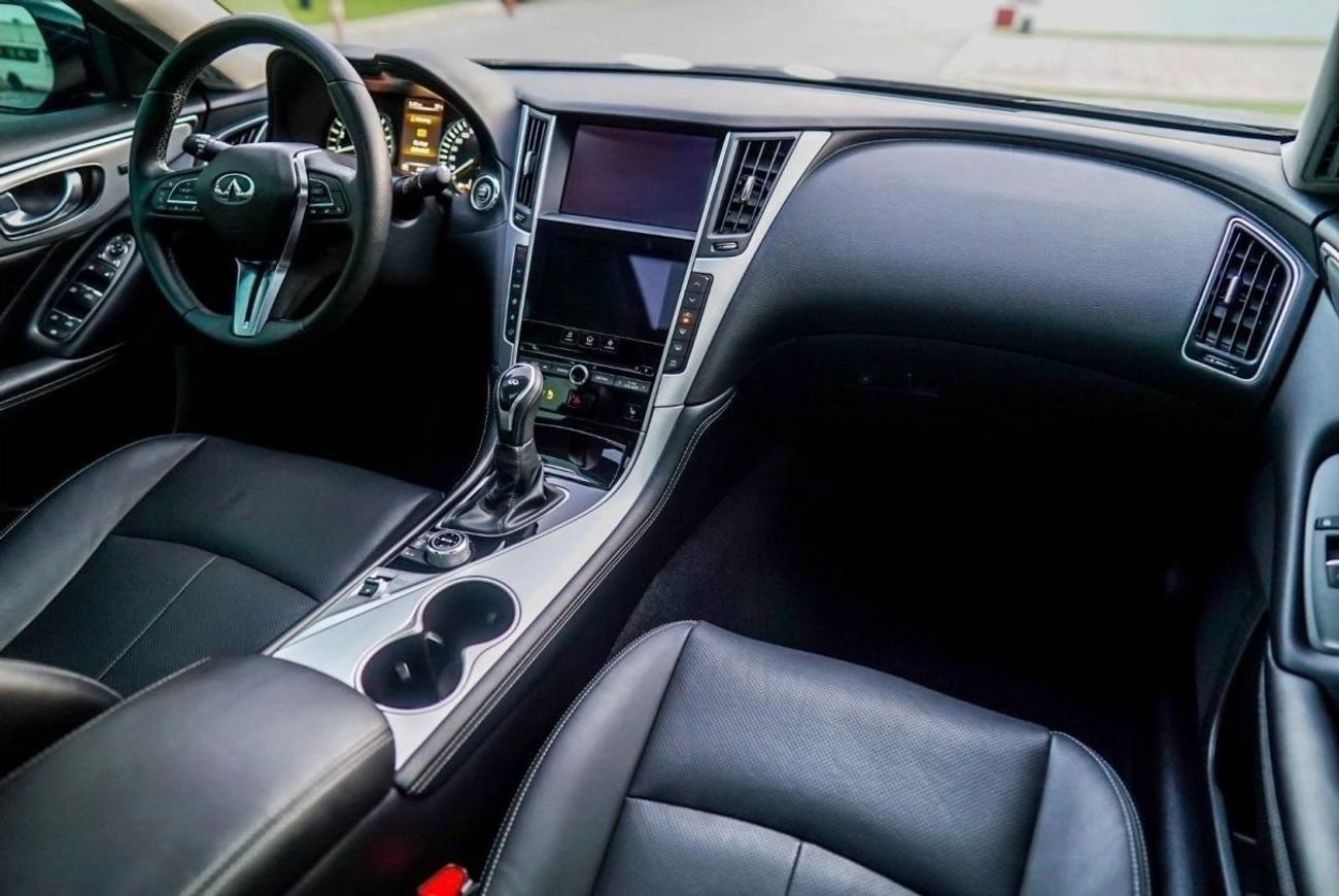 Infiniti Q50 Luxe V37