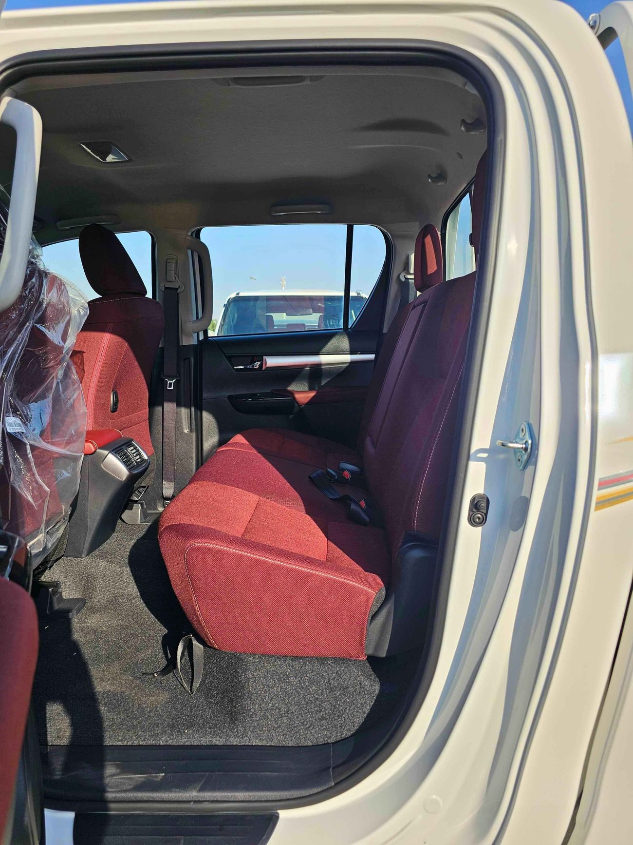 تويوتا هيلوكس SR5 FULL OPTION / M/T / 2.7L V4 PETROL /  DVD REAR CAMERA / 4WD (CODE # SR5)