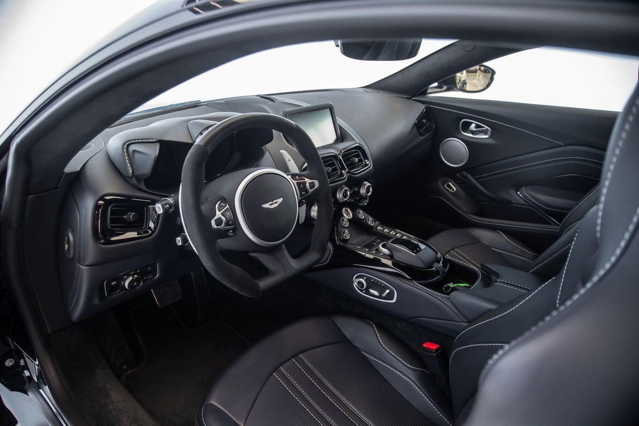 أستون مارتن فانتيج V8