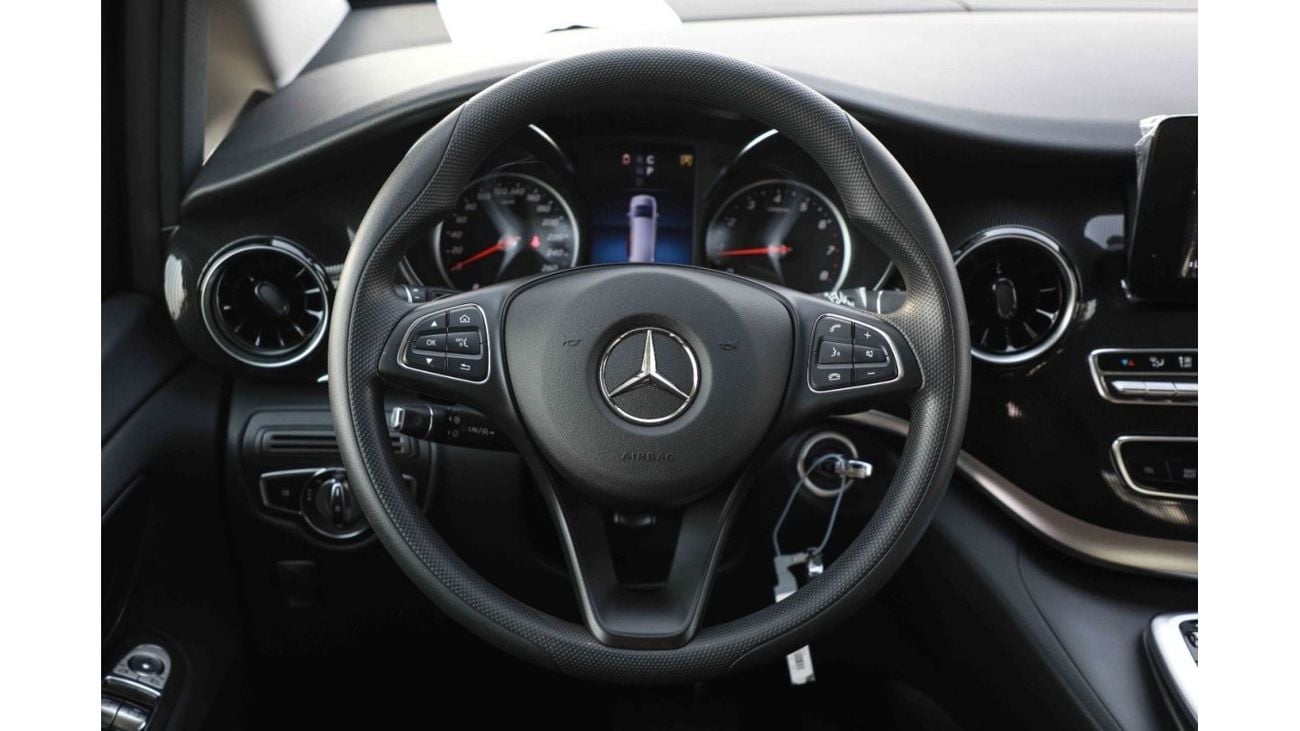 مرسيدس بنز V 250 2024 MBZ V250 2.0 4X2 VCLASS - أسود سبج ME داخل أسود | تصدير فقط