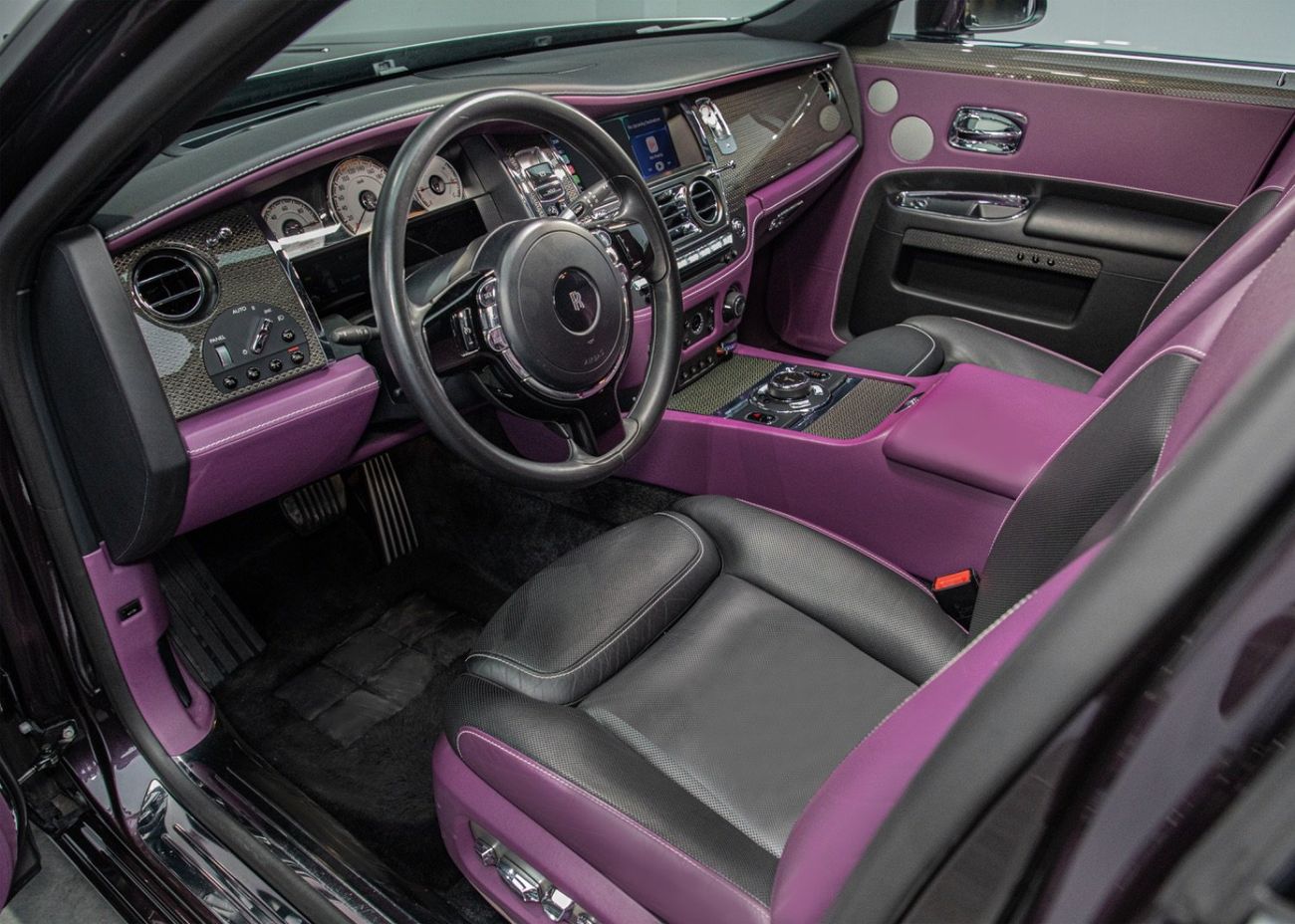 رولز رويس جوست Black Badge 6.6L