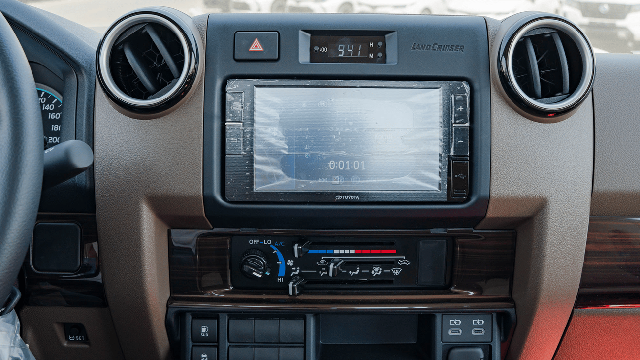 تويوتا لاند كروزر بيك آب ECT0106 - Toyota LC79 Single Cab Pick Up (GRJ79) - 4.0L Petrol Manual Mid Beige 2025