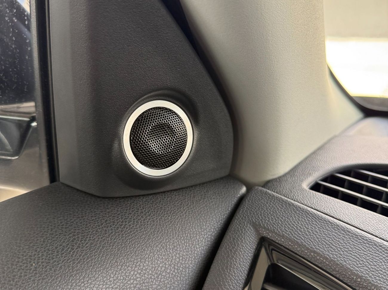 Mitsubishi ASX ASX LUXURY 2.0 4WD **EXPORT ONLY**التصدير فقط خارج الخليج***