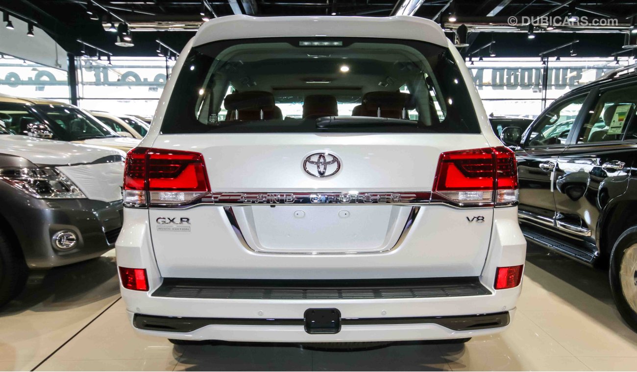 Toyota Land Cruiser GXR White Edition 4.6L V8