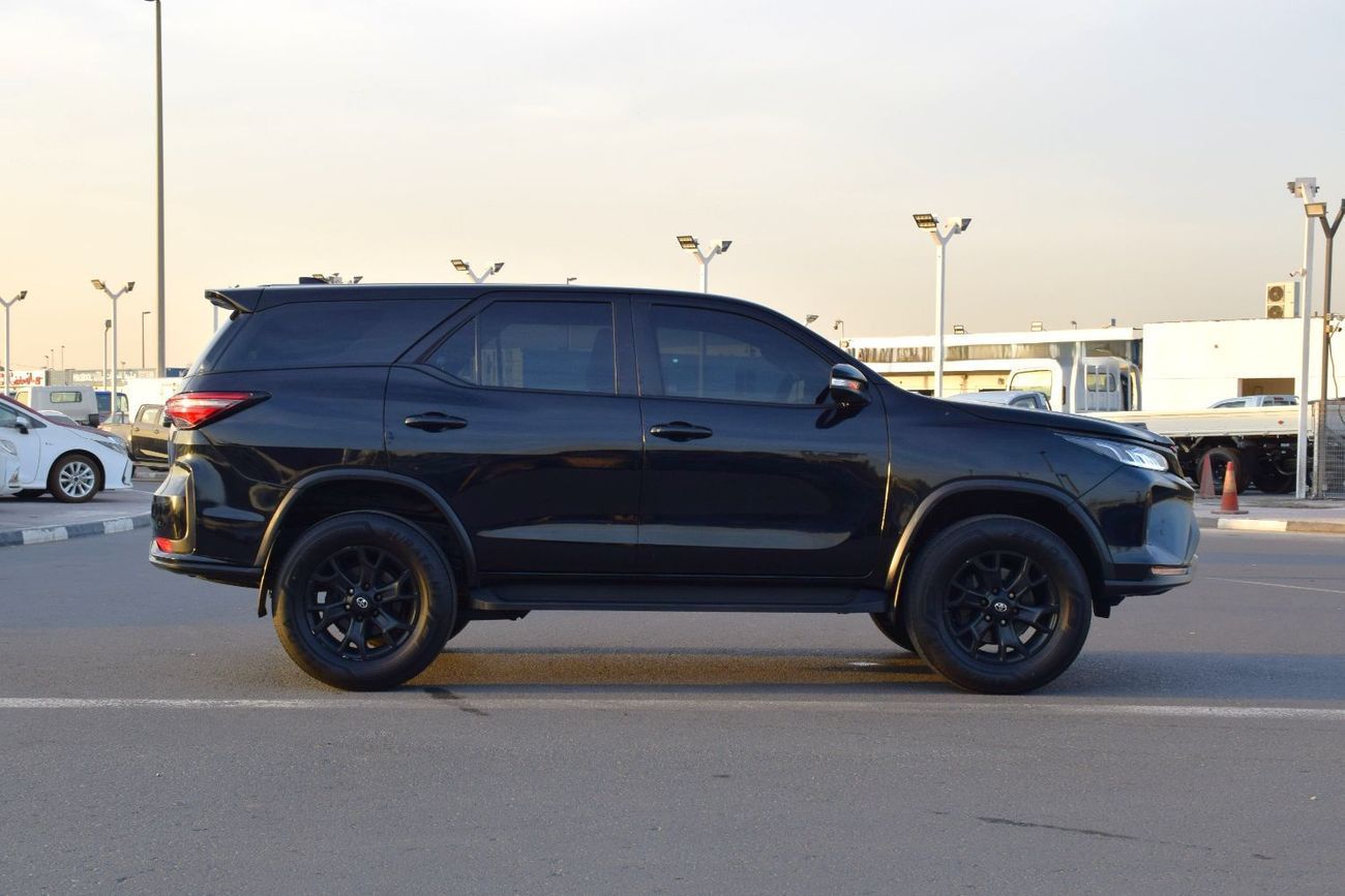 تويوتا فورتونر VX2 4X4 Diesel 2.8L (Right Hand)
