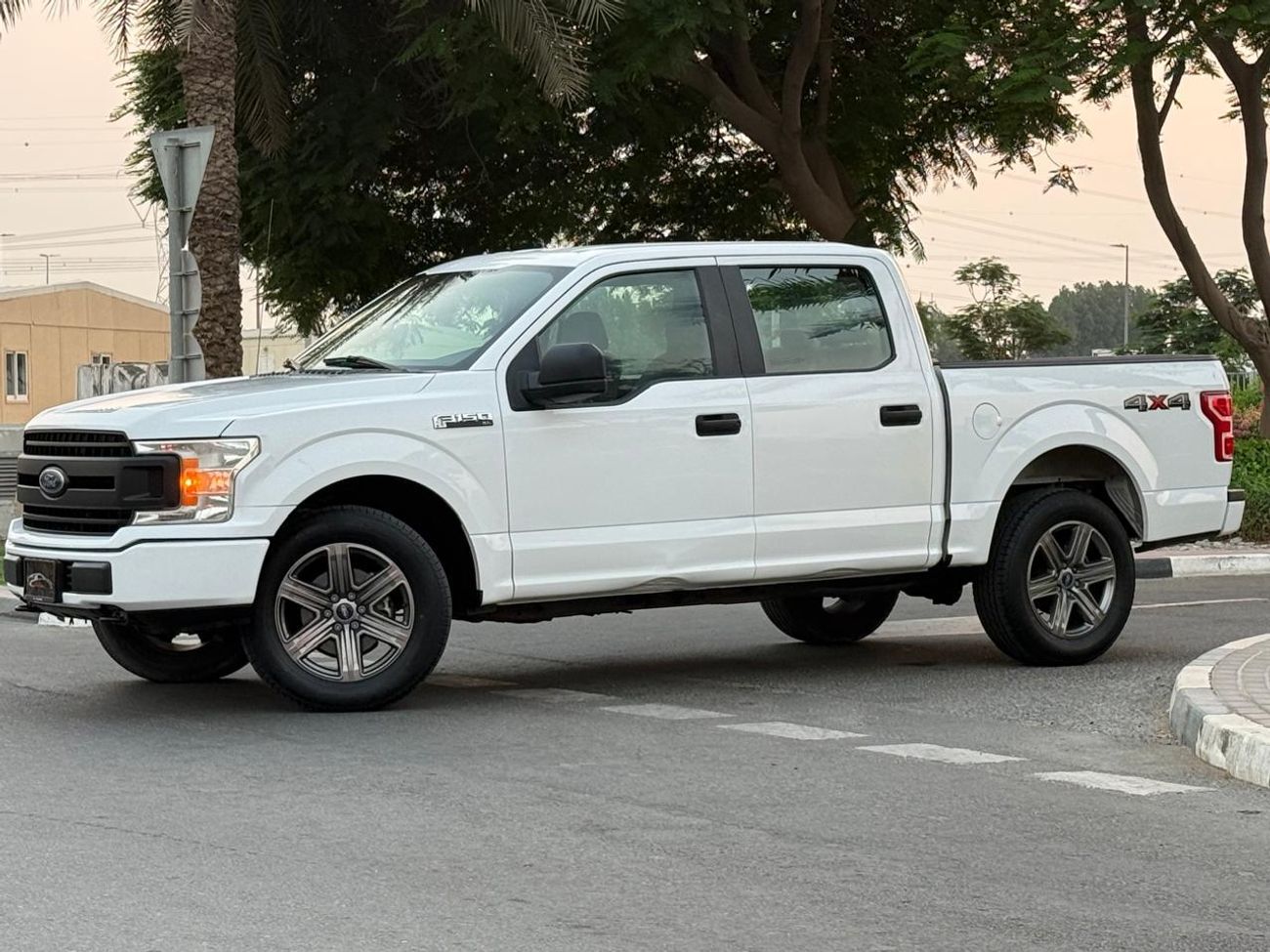 Ford F 150 FX4 Platinum 5.0L FX4  5.0L FORD F150 2019 GCC V8 FX4 IN GOOD CONDITION