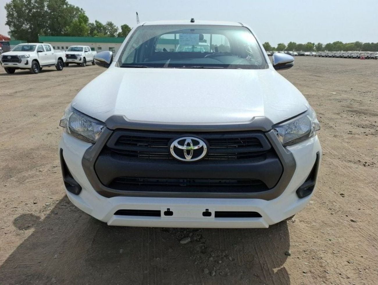 Toyota Hilux 2.4L MT DIESEL MID OPTION