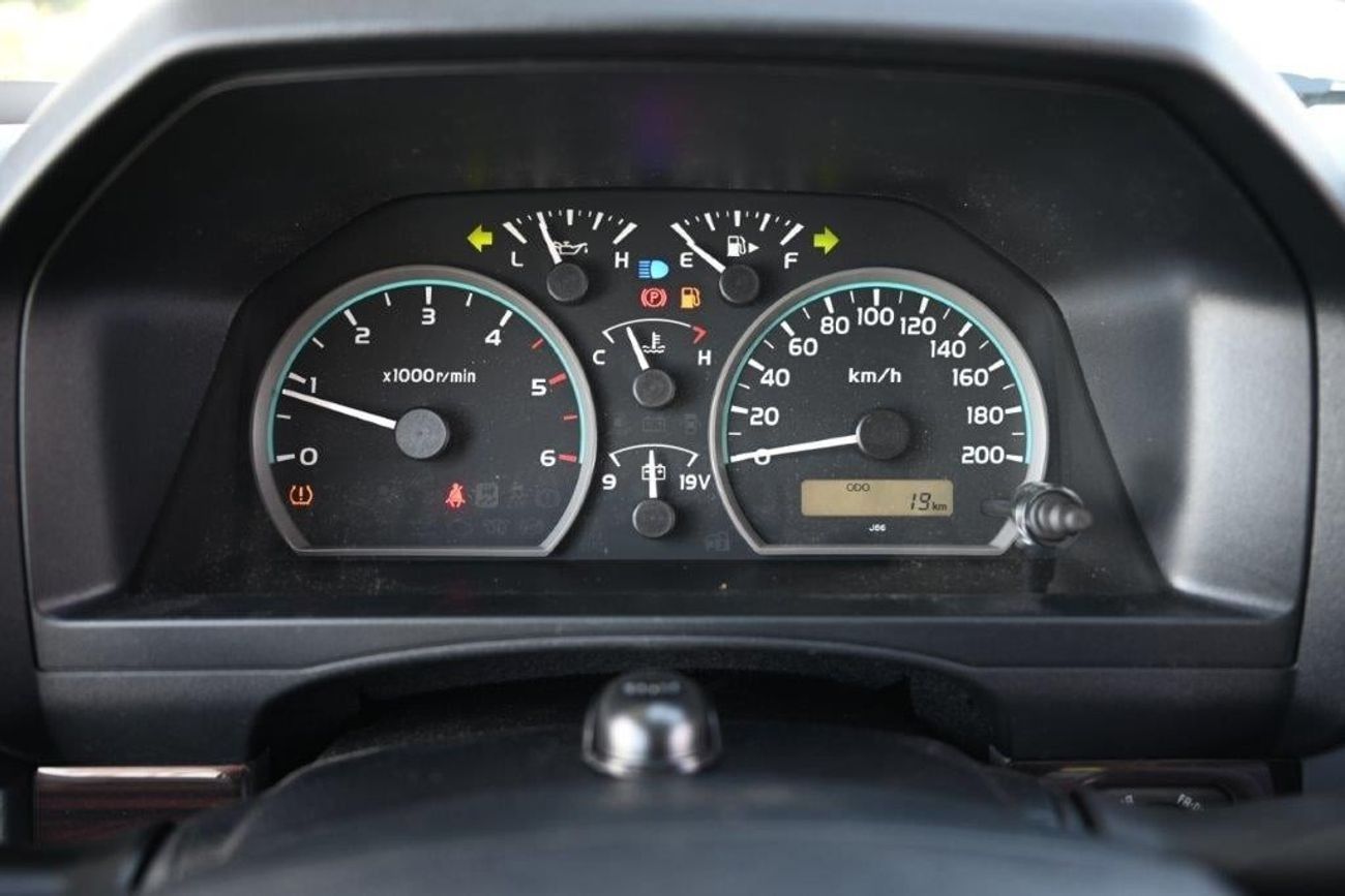 Toyota Land Cruiser 70 2025 MODEL TOYOTA LAND CRUISER 76 HARDTOP LX-G1 2.8L TURBO DIESEL 5 SEAT MANUAL TRANSMISSION