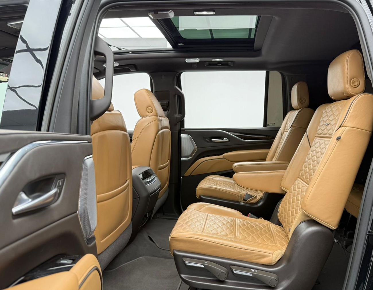 كاديلاك إسكالاد 2022 Cadillac Escalade ESV Platinum, Oct/2026 Cadillac Warranty, Oct/2027 Cadillac Service Contract,