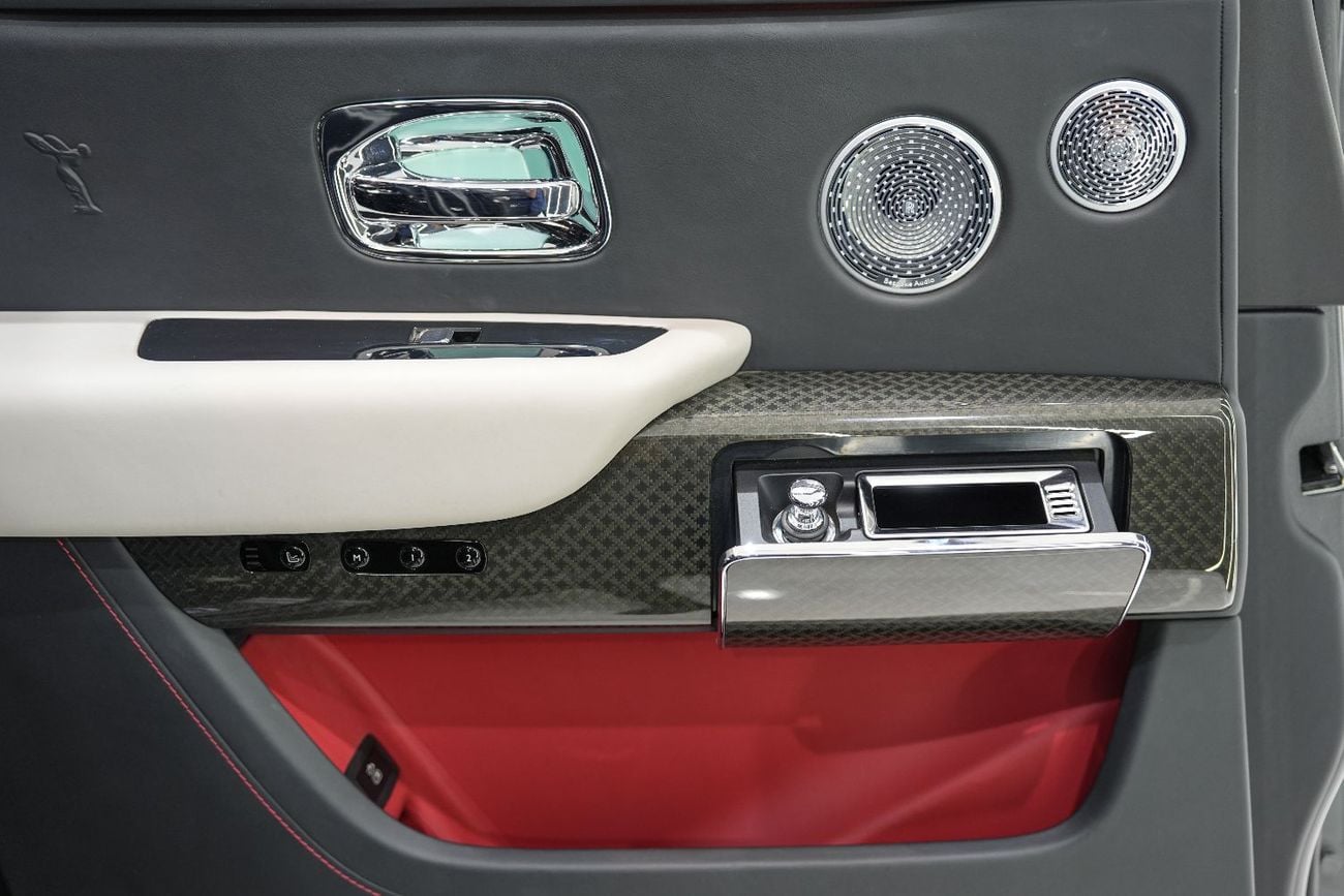 Rolls Royce Cullinan BLACK BADGE , Rear Entertainment, Bespoke Audio, Starlight, GCC Specs!!