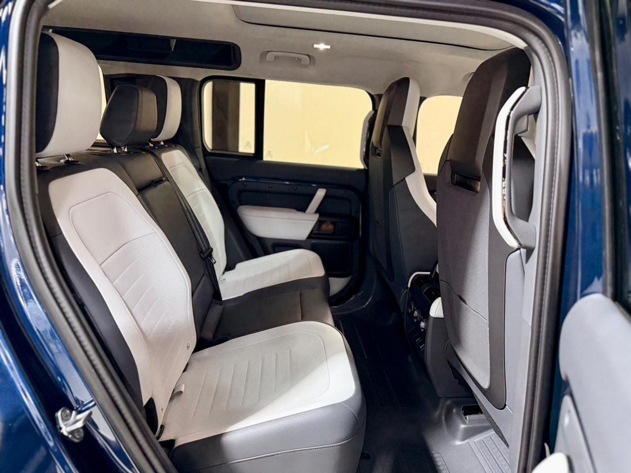 لاند روفر ديفندر 110 P635 OCTA V8 2026