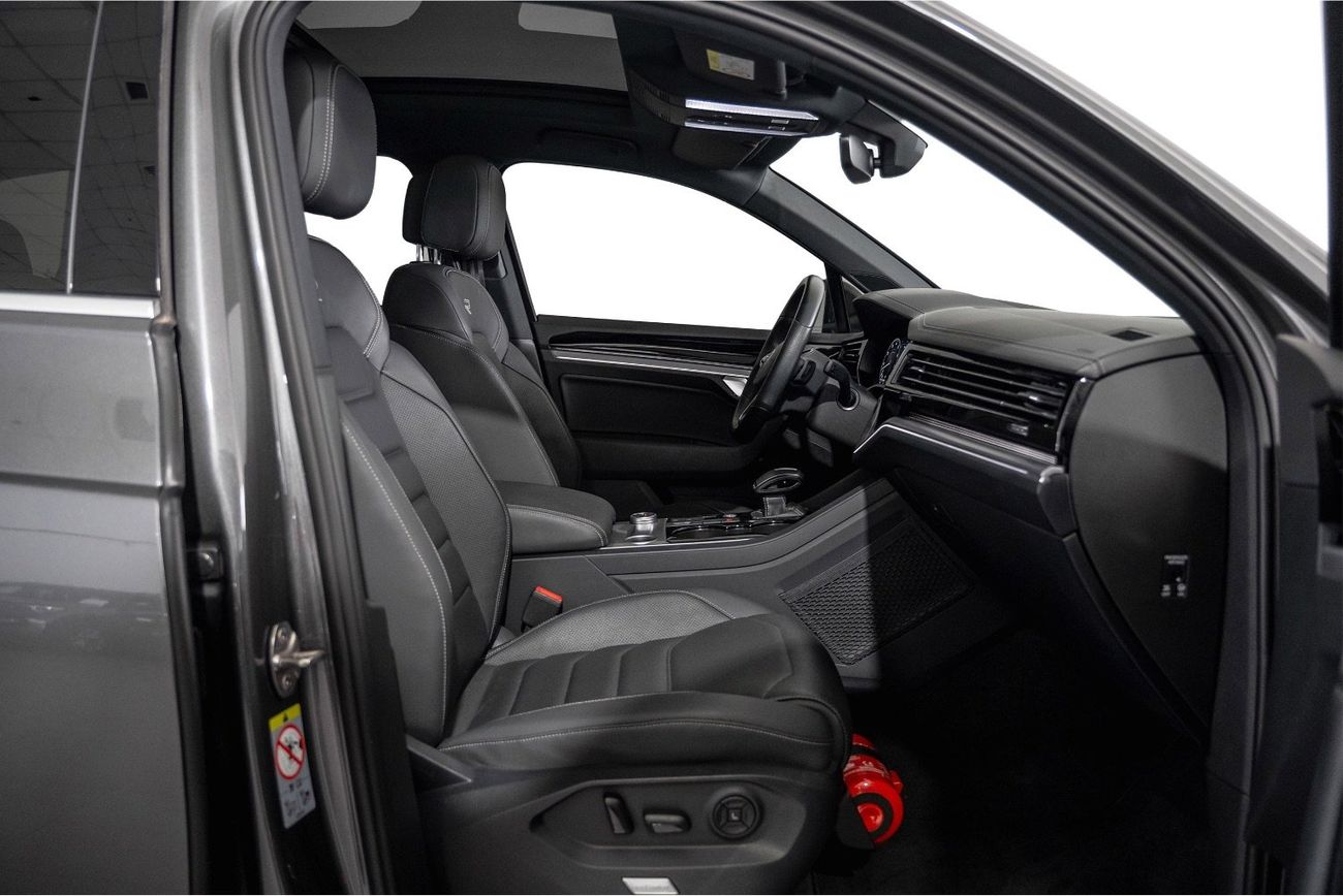 Volkswagen Touareg R-Line 3.0L AWD 2022 Volkswagen Touareg R-Line / Agency Warranty