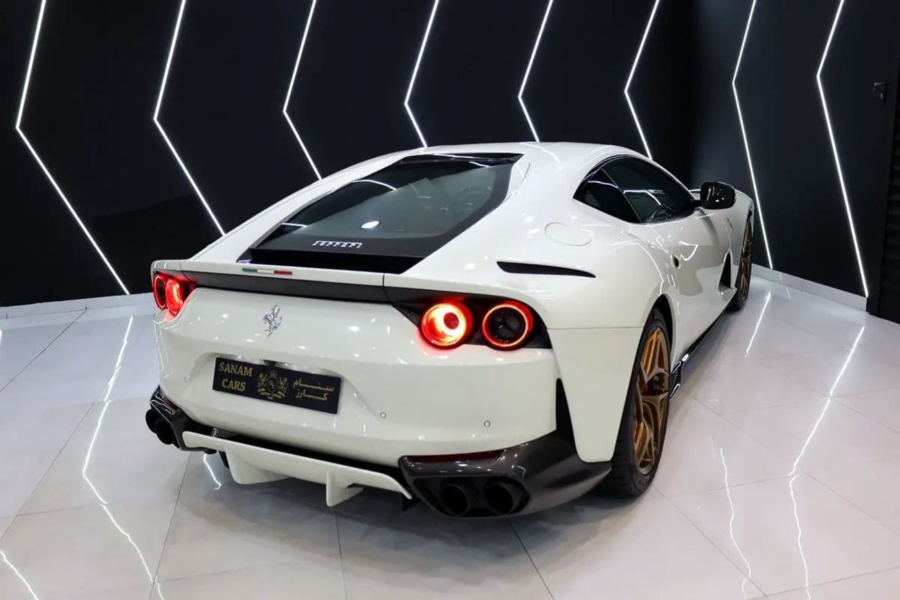 Ferrari 812 Superfast Passenger Display, Carbon Fiber Exterior/Interior, GCC Specs!!