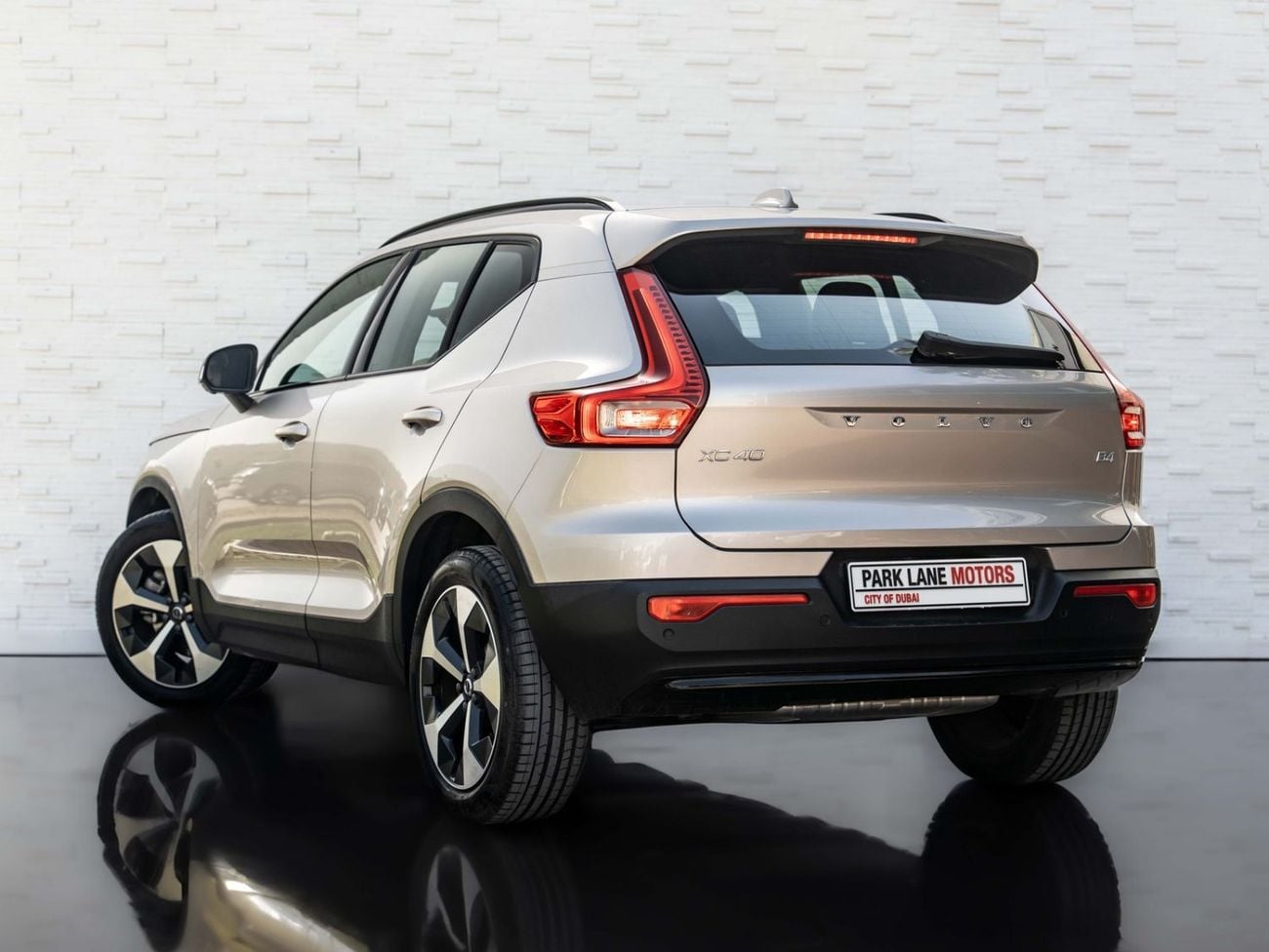 فولفو XC 40 ULTIMATE DARK Volvo XC40 2024