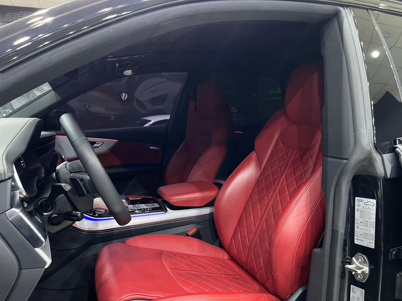 أودي Q8 55 TFSI quattro S-Line sports & Black Gloss package 3.0L (340 HP)