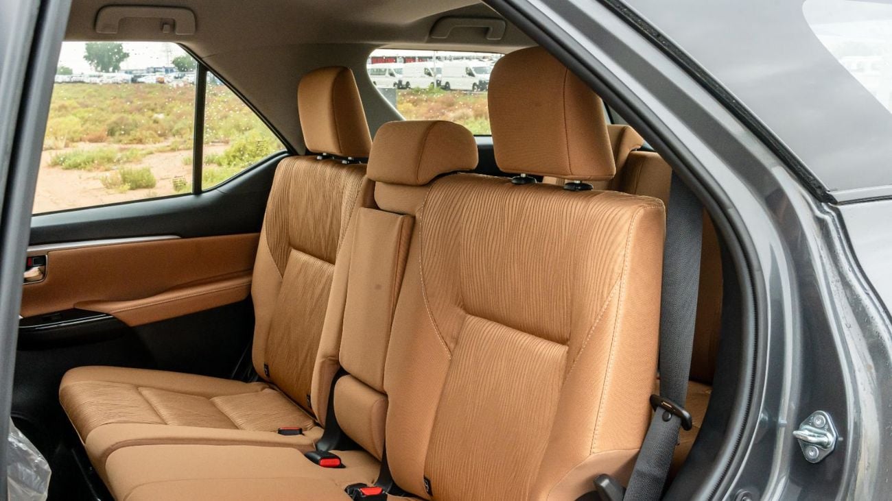 تويوتا فورتونر 2026 Toyota Fortuner VX 4.0L AT Petrol (Gray-Tan)
