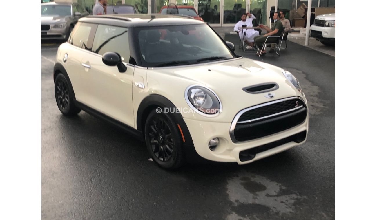 ميني كوبر إس موديل 2018 حاله ممتازه من الداخل والخارج فل مواصفات كراسي جلد ومثبت سرعه وتحكم كهربي كامل ونظام صوت