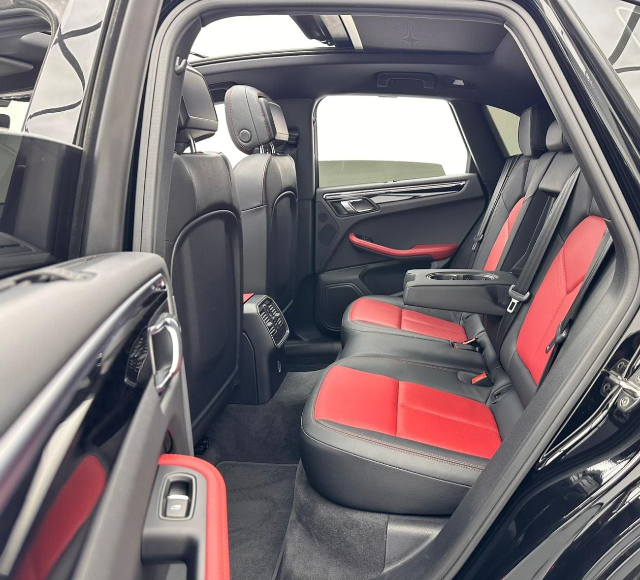 Porsche Macan 2019 Porsche Macan, 1 Year Warranty Unlimited Km, Porsche Full Service History, GCC