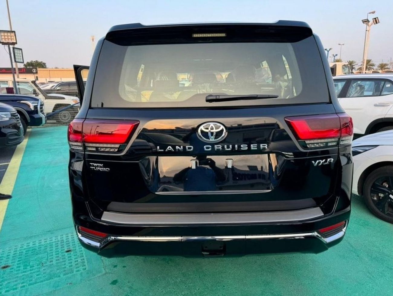 Toyota Land Cruiser 2023 TOYOTA LAND CRUISER 3500cc VXR Twin Turbo FULL OPTION Petrol Automatic Zero KM