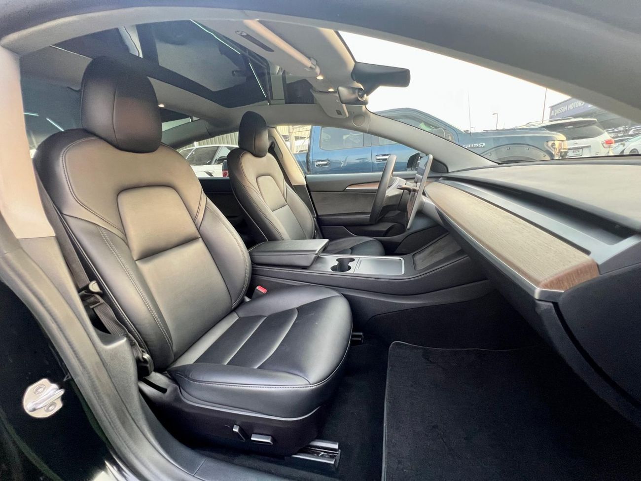 Tesla Model 3 Rear-Wheel Drive warranty 40,000 km and service