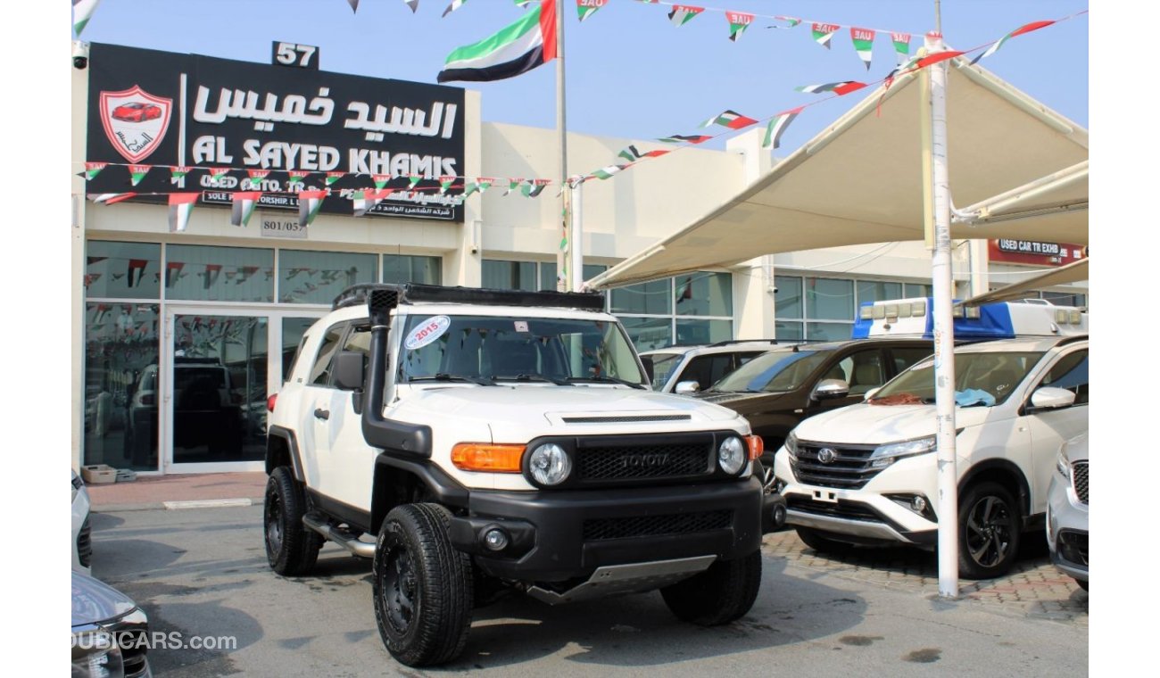 Toyota FJ Cruiser GXR GCC- MANUAL GEAR - ACCIDENTS FREE - PERFECT CONDITION INSIDE OUT