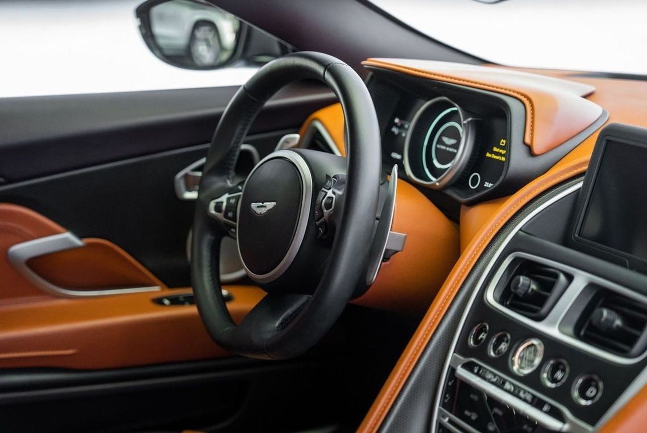 أستون مارتن DB11 Std 4.0L