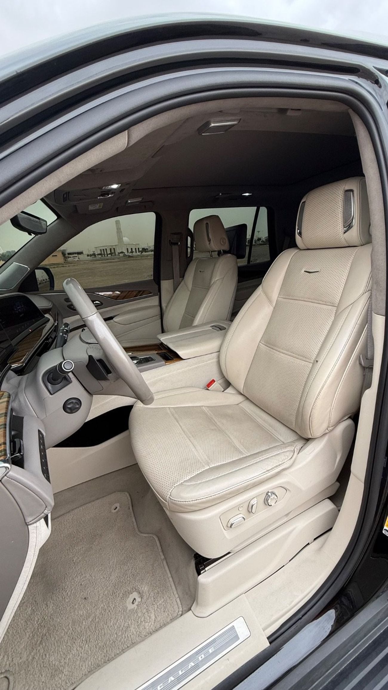 كاديلاك إسكالاد Premium Luxury Platinum 6.2L 4WD