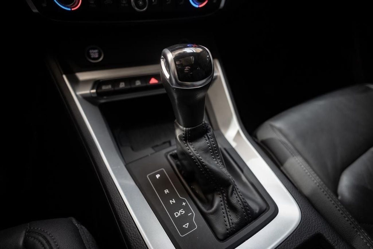 Audi Q3 40 TFSI quattro S Line 2.0L SUV