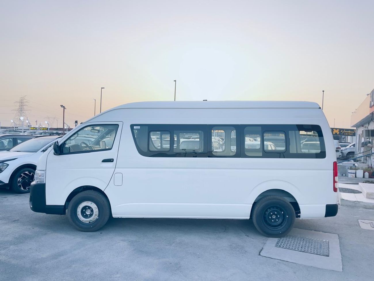 تويوتا هاياس toyota hiace hirgroof cargo glass van