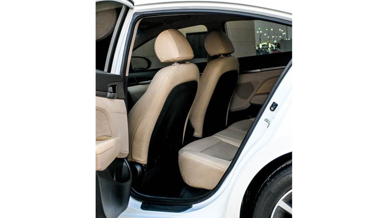 هيونداي إلانترا GL هيونداي إلنترا 2017 خليجي بحالة ممتازة من الداخل والخارج