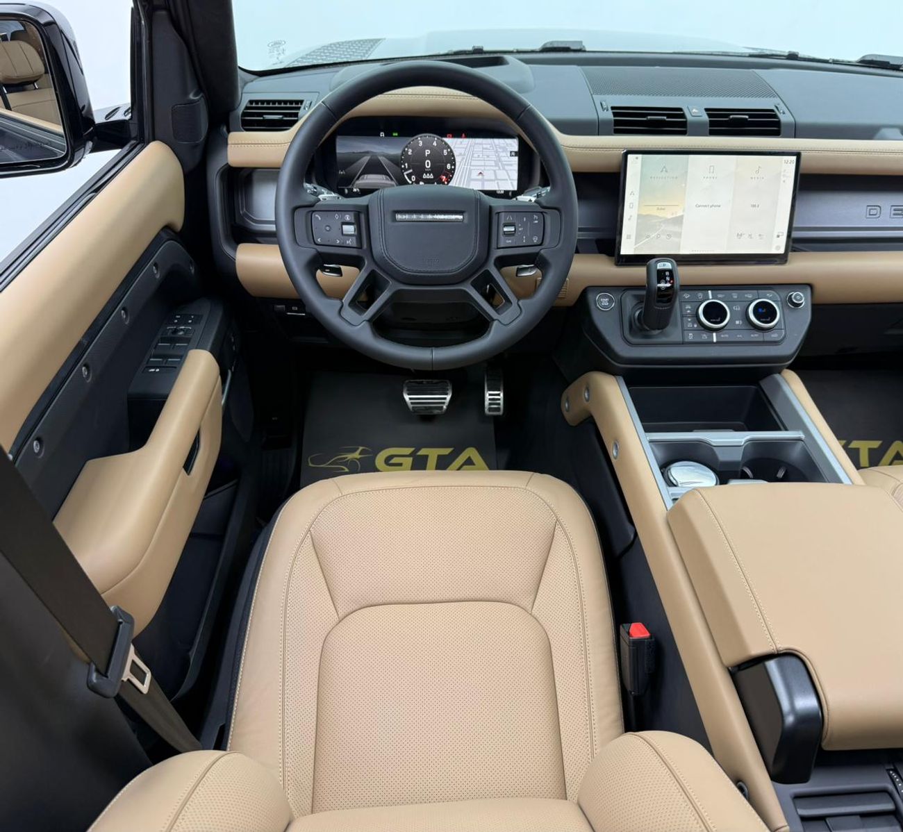 لاند روفر ديفندر 2025 Land Rover Defender 110 P525, 2030 Warranty + Service Pack, Delivery Kms, Fully Loaded, GCC