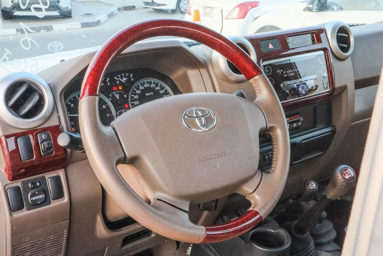 تويوتا لاند كروزر بيك آب Std 4.0L Single Cab Utility 4WD
